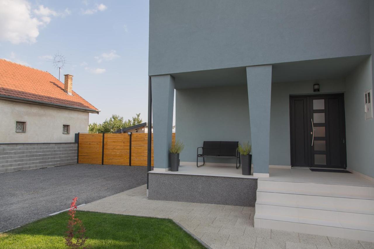 Holiday Home Thesaurum Karanac Екстериор снимка