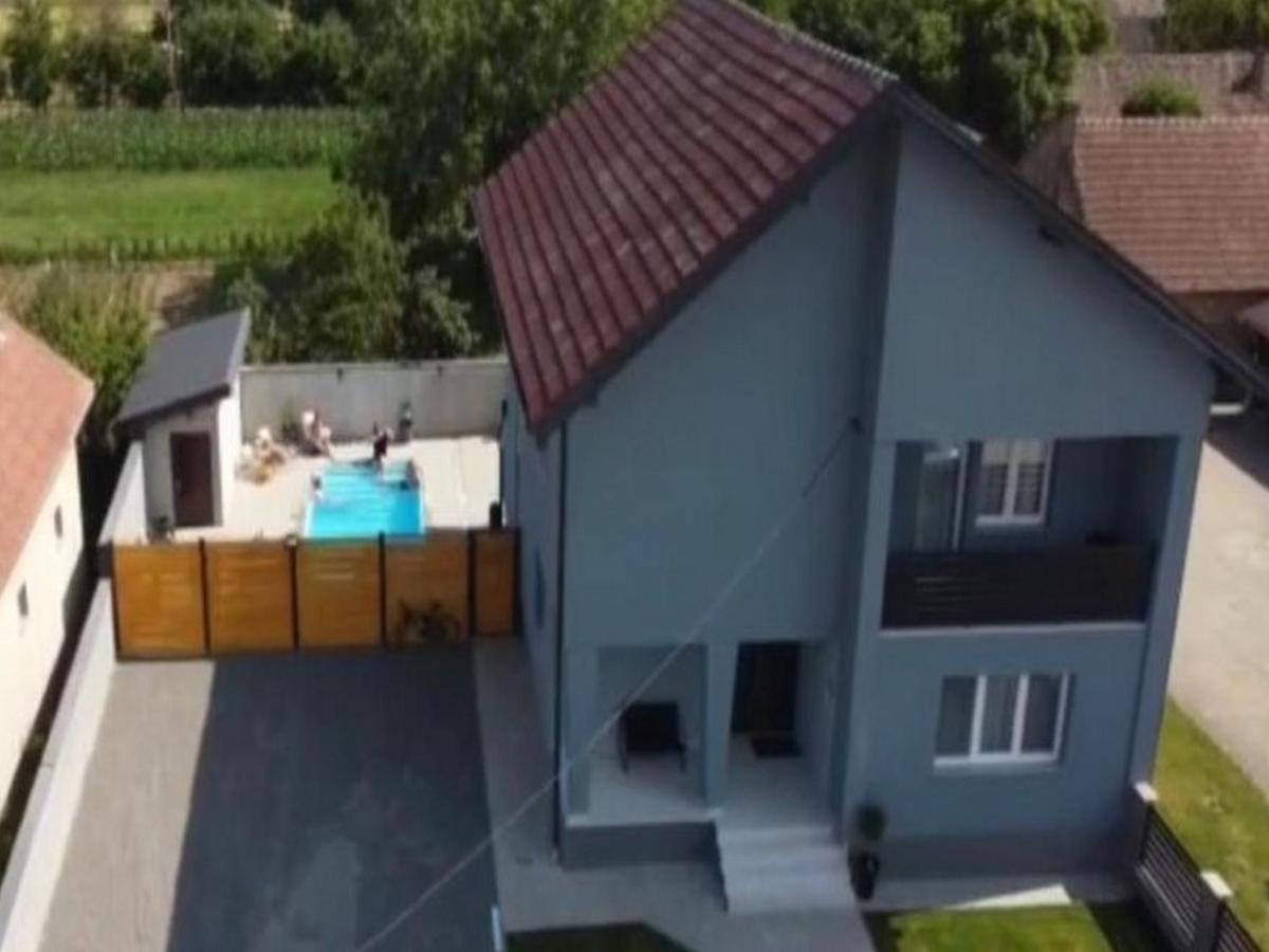 Holiday Home Thesaurum Karanac Екстериор снимка